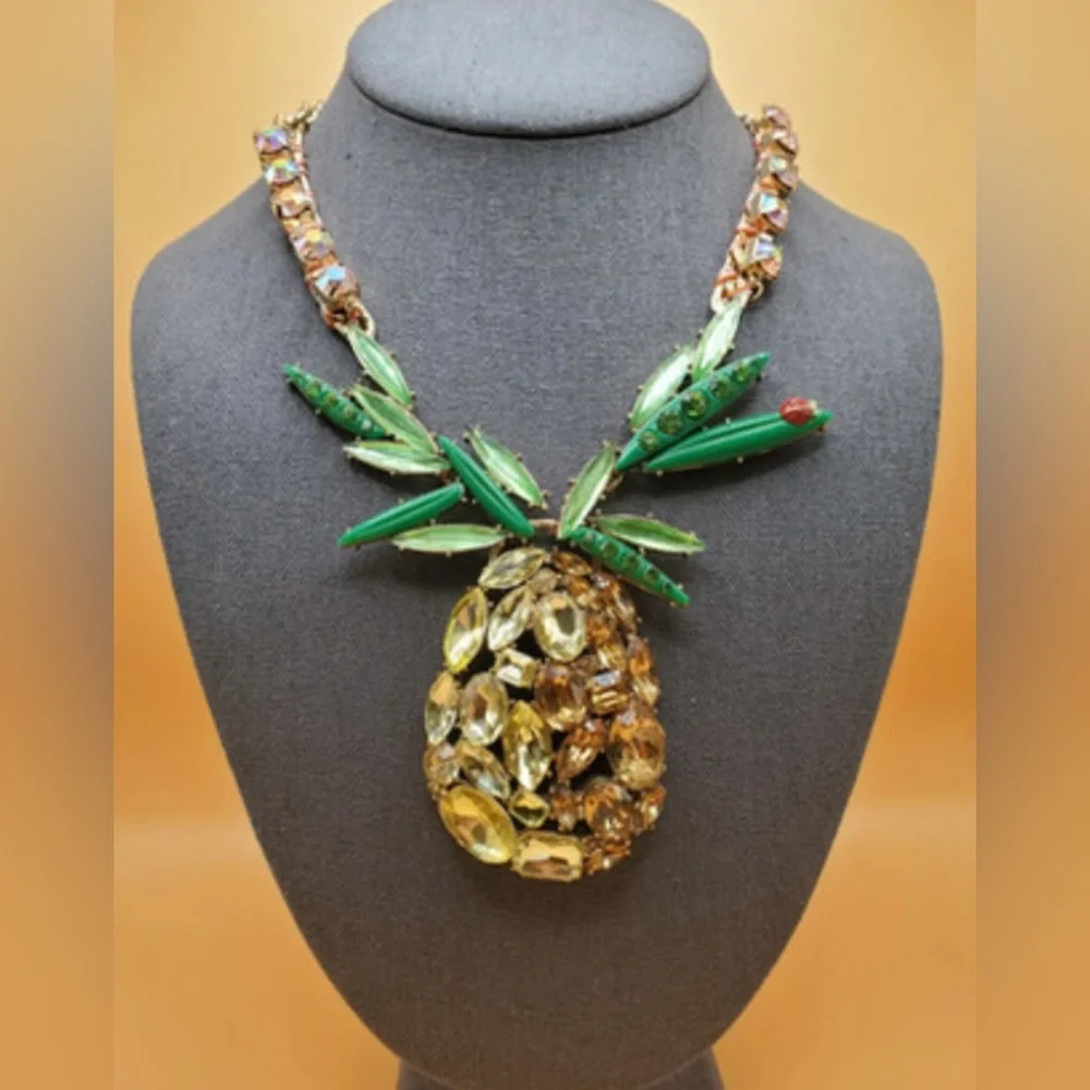 BETSEY JOHNSON Limited Edition RARE Oversized Pineapple Necklace & Earrings NWT - Picture 3 of 16